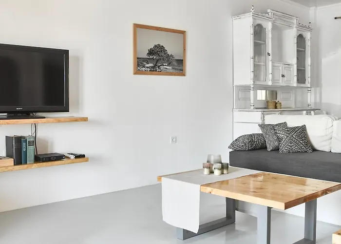 Maria Seaview Near *